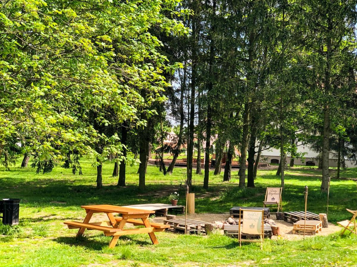 Dwor Gogolewo Nad Warta Bed & Breakfast Ksiaz Wielkopolski ภายนอก รูปภาพ