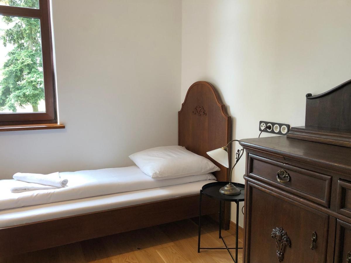 Dwor Gogolewo Nad Warta Bed & Breakfast Ksiaz Wielkopolski ภายนอก รูปภาพ
