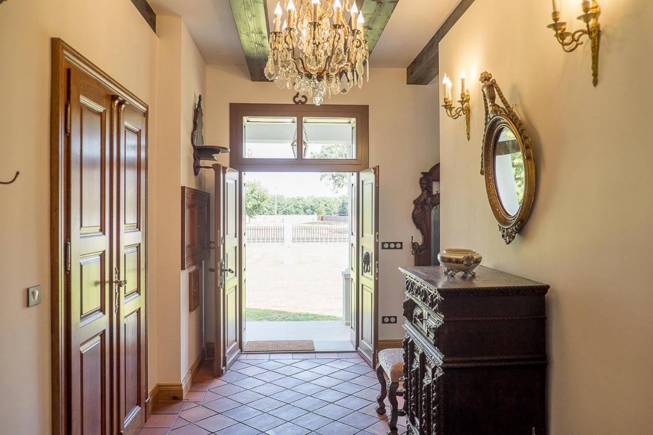 Dwor Gogolewo Nad Warta Bed & Breakfast Ksiaz Wielkopolski ภายนอก รูปภาพ